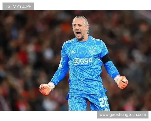 41 岁门神再创奇迹！帕斯维尔续约阿贾克斯至 2026 年