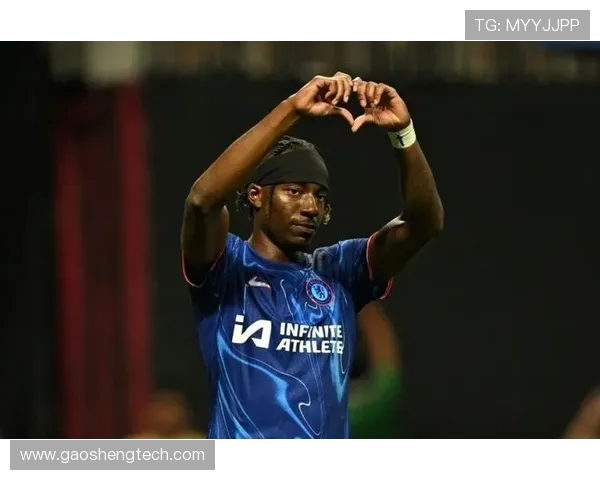 马杜埃凯 GQ 大片曝光！切尔西边锋化身巴黎世家型男(1)