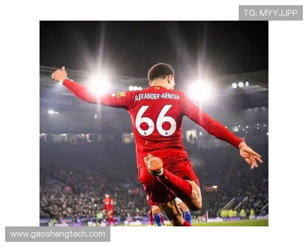 阿诺德离队后，红军仅剩两人撑起英格兰血脉